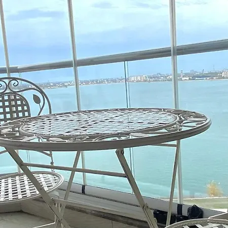 Apartament House - *