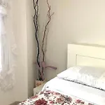 House - بوخارست