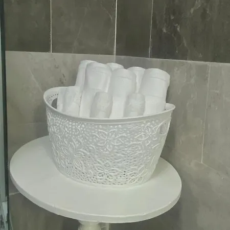 Apartament House - Bucureşti