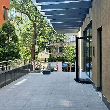 House - 布加勒斯特