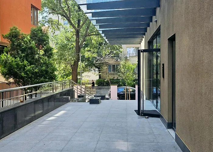 House - 布加勒斯特